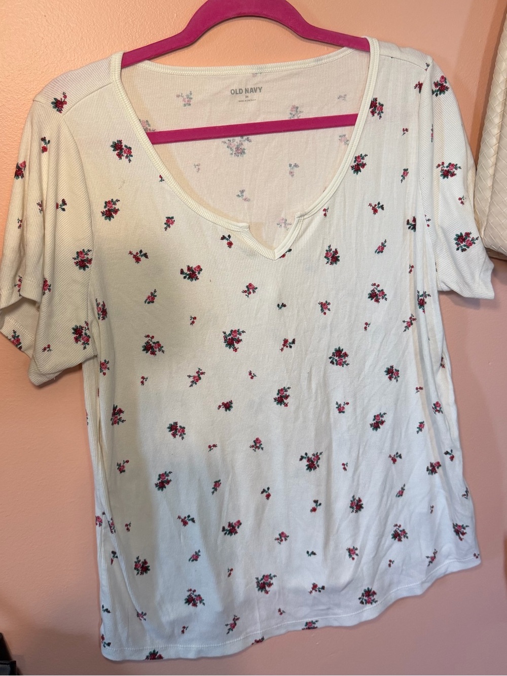 Old Navy White Short Sleeve Scoop Neck Tee with Floral Print